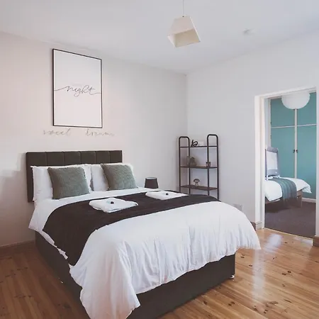 Cosy 5Bed 2Bath Well Equipped House In Coventry City Near Amenties Makes Great Digs, Wi-Fi, On Street Parking, Smart Tvs In Rooms, Coop Shop 2Mins Walk Exterior photo