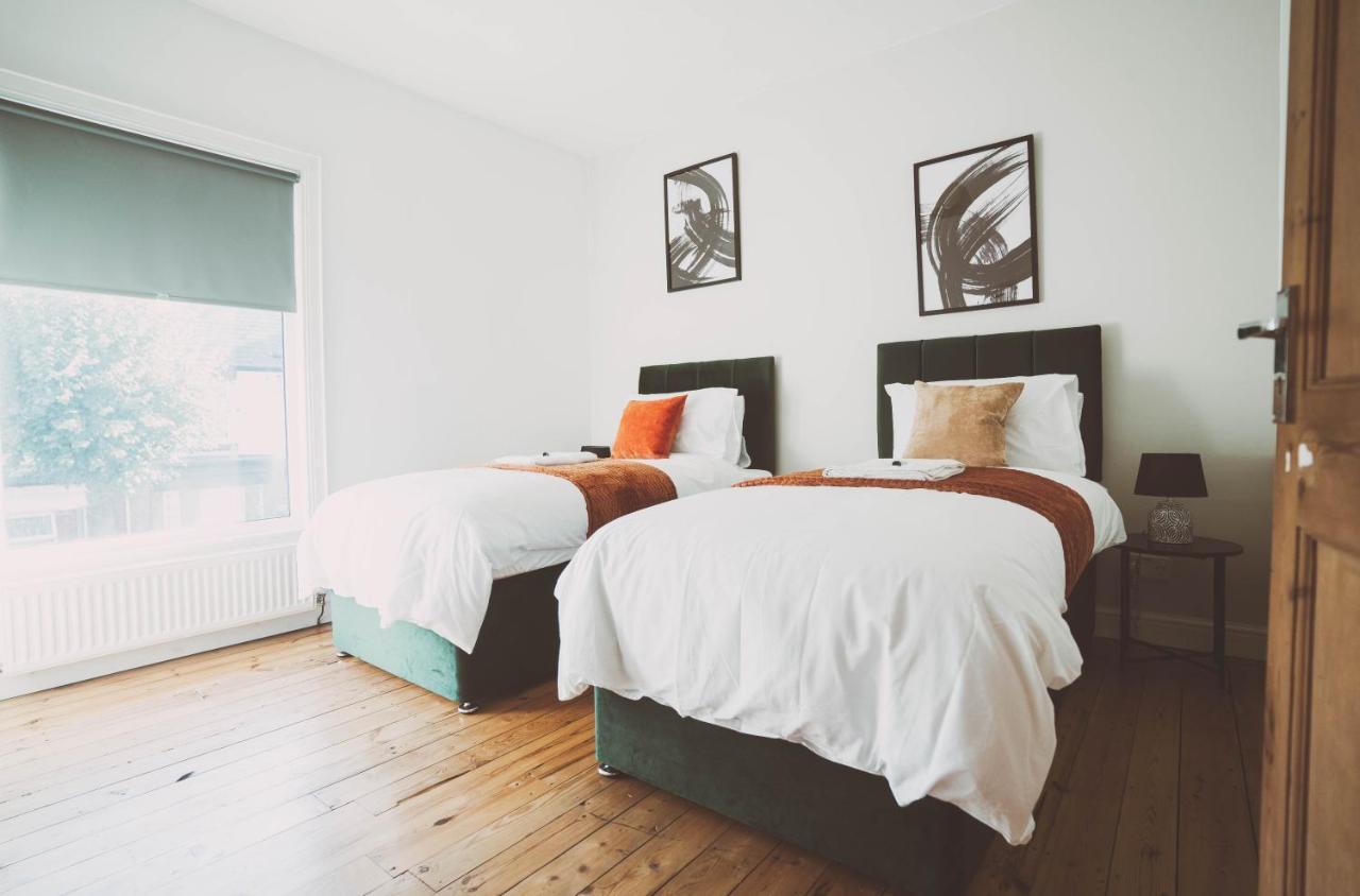 Cosy 5bed 2bath Well Equipped House In Near Amenties Makes Great Digs, Wi-fi, On Street Parking, Smart Tvs In Rooms, Coop Shop 2mins Walk Сasa de vacaciones Coventry